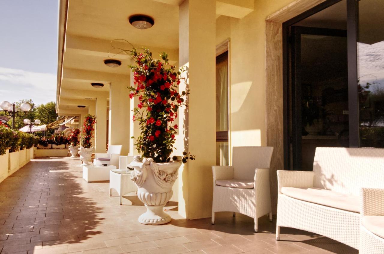 Hotel Pironi San Mauro Mare ภายนอก รูปภาพ