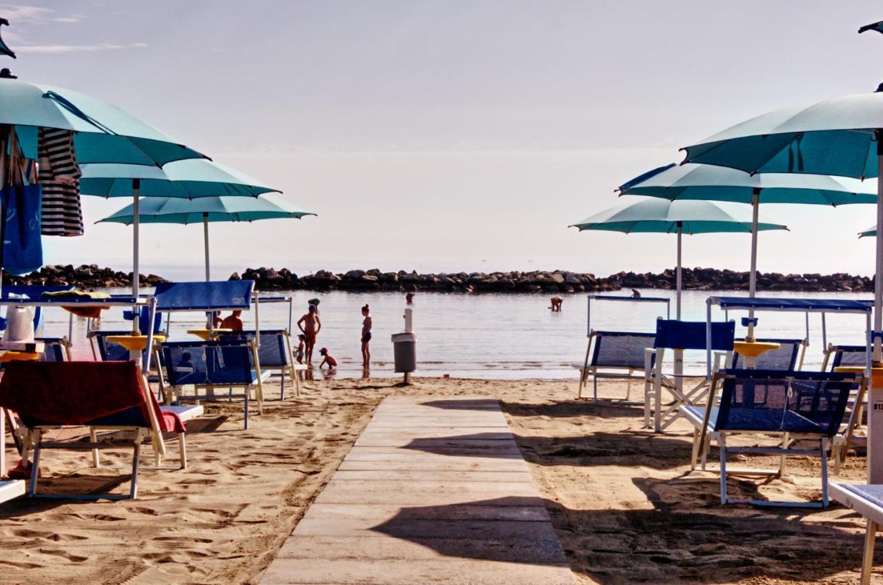 Hotel Pironi San Mauro Mare ภายนอก รูปภาพ